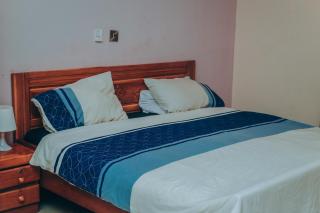 LuxeStay Executive Suite - 8