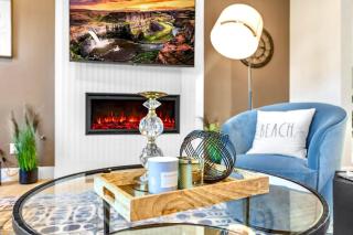 Bellevue DT Contemporary Fortress Walk to QFC - 8