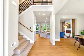 Bellevue DT Contemporary Fortress Walk to QFC - 4