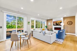 Bellevue DT Contemporary Fortress Walk to QFC - 2