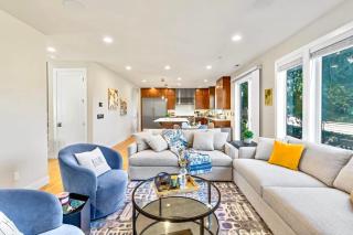 Bellevue DT Contemporary Fortress Walk to QFC - 1