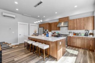 Modern Fortress w 4 Decks AC in all rooms Gym - 2