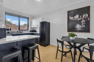Barkly St Kilda Modern Escape by Ready Set Stay - 6