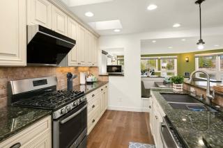 Lakeshore Serene Modern House Dock Billiard Gym - 7