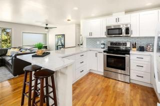 Family-Friendly Modern Home Mercer Island Garden - 2