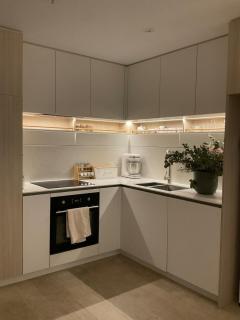 Modern Apartment Near City CBD - 5