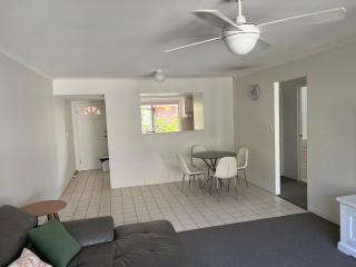 Lovely 2 Bedroom Apartment in Ascot - 5