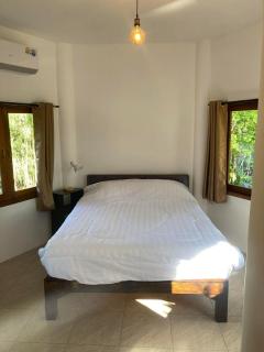 Hotspring Hexagon House - 3