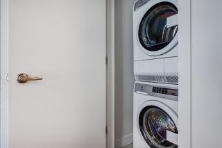 Pet-Friendly Furnished 1B Rental in Montreal with Skyline Views & Concierge - 3