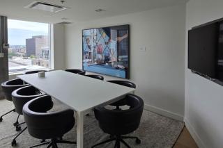 Pet-Friendly Furnished 1B Rental in Montreal with Skyline Views & Concierge - 1