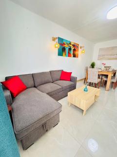 Cozy 2-Bedroom Apt 5mins Walk to Beach - LF7 - 1