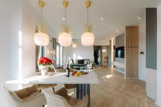 Luma Central Viewpoint with Private Underground Parking - 7