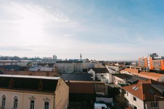 Luma Central Viewpoint with Private Underground Parking - 3
