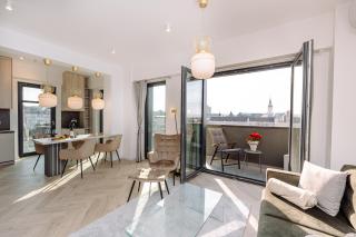 Luma Central Viewpoint with Private Underground Parking - 7