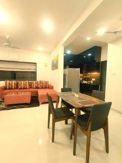 Signature Luxury 2BHK with Balcony & Parking for Elite Stays #401 - 8