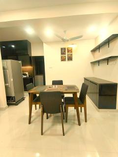 Signature Luxury 2BHK with Balcony & Parking for Elite Stays #401 - 5