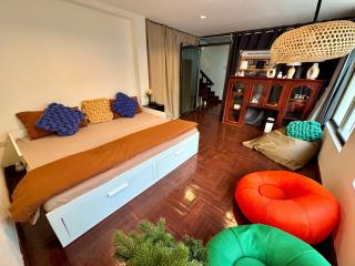 Private House 3 Suite Beds + Double Beds in Heart of Phromphong - 4