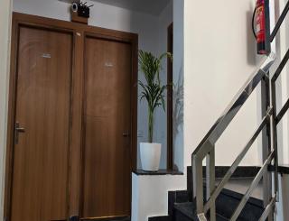 ARBIN HOTEL Akshay Premium suites 1 BHK Serviced Apartments Near Artemis Hospital Sector 52 - 3