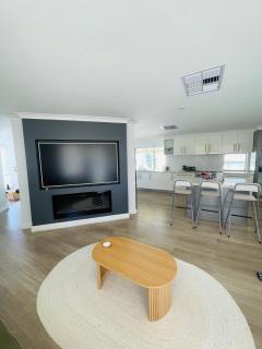 Coastal Retreat with Ocean Views & Beach Walks - 7