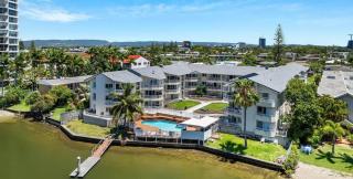 Peaceful River View Getaway - 8