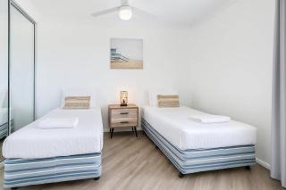 Peaceful River View Getaway - 4