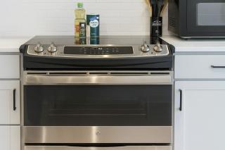 Modern A plus Location WorkerFriendly Pool Gym KINGbed - 2