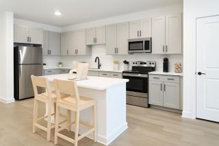 A plus Location WorkerFriendly KINGbed Pool Gym Modern - 7