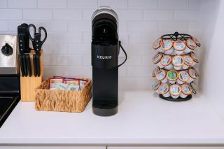 A plus Location WorkerFriendly KINGbed Pool Gym Modern - 1