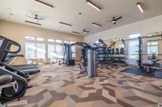 Modern A plus Location KINGbed pool gym - 8