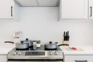 Modern A plus Location KINGbed pool gym - 2