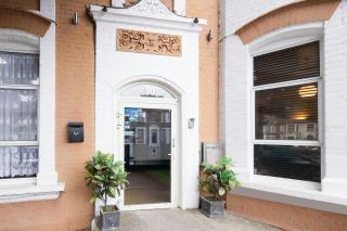 Arinza Hotel, London Ilford - 2