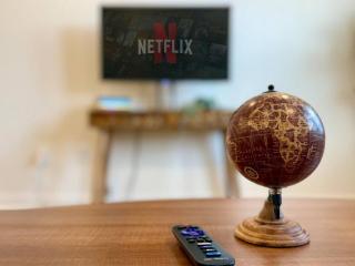 WorkerFriendly Gym Pool WasherDryer A plus Location - 9