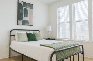 WorkerFriendly Gym Pool WasherDryer A plus Location - 8