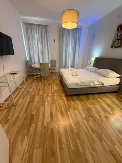 Central Favoriten Apartment Building in Renovation Senefeldergasse 67 - 2