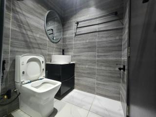 Spacious, Private 3 Bedroom Apartment with Lounge - 5