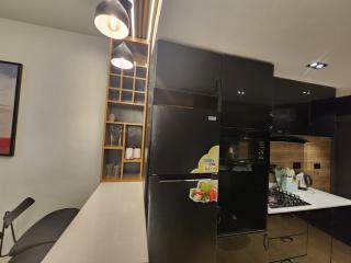 Spacious, Private 3 Bedroom Apartment with Lounge - 1