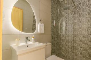 Hidden Cactus At Imi Waves - Walkable to Surf Beaches with Remote Work & Equipped Kitchen - 3