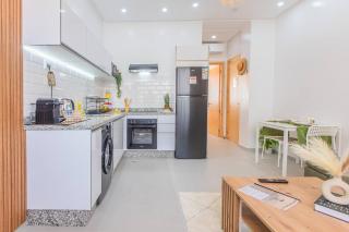 Hidden Cactus At Imi Waves - Walkable to Surf Beaches with Remote Work & Equipped Kitchen - 2