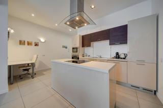 St Julian's 2Br Terrace Suite with Private Jacuzzi - 1