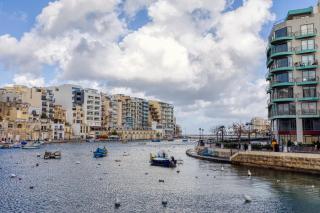 St Julian's 2Br Terrace Suite with Private Jacuzzi - 5