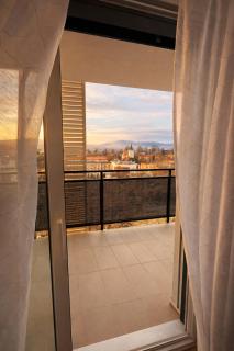 Modern Smart Apartment, Garage & City View - 2