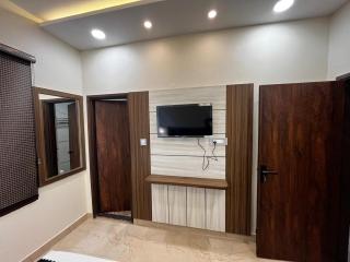 HOTEL AMRITSAR HEIGTS 500 meter from golden temple - 2