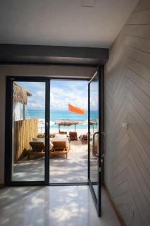 Noahs Ark Beachside Villa - 8