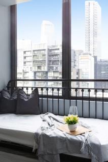 Chic City View Studio by Southern Cross Station - 3