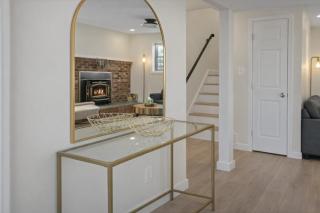 Warm and Bright Home, Metro 1 Min Walk - 9