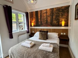 Hare Lodge with Hot Tub - 8