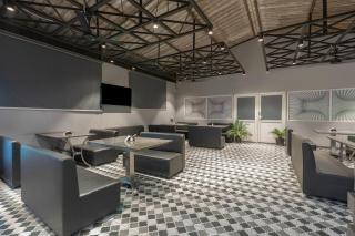 Treebo Golden Bliss - 6