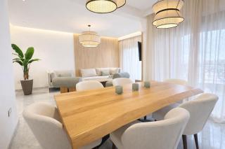 Luxury 2 Bedroom Apartment Pool & Garden Wifi - 1