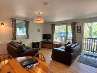 Bracken Lodge 7 with Hot Tub - 1