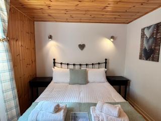 Bracken Lodge 7 with Hot Tub - 7